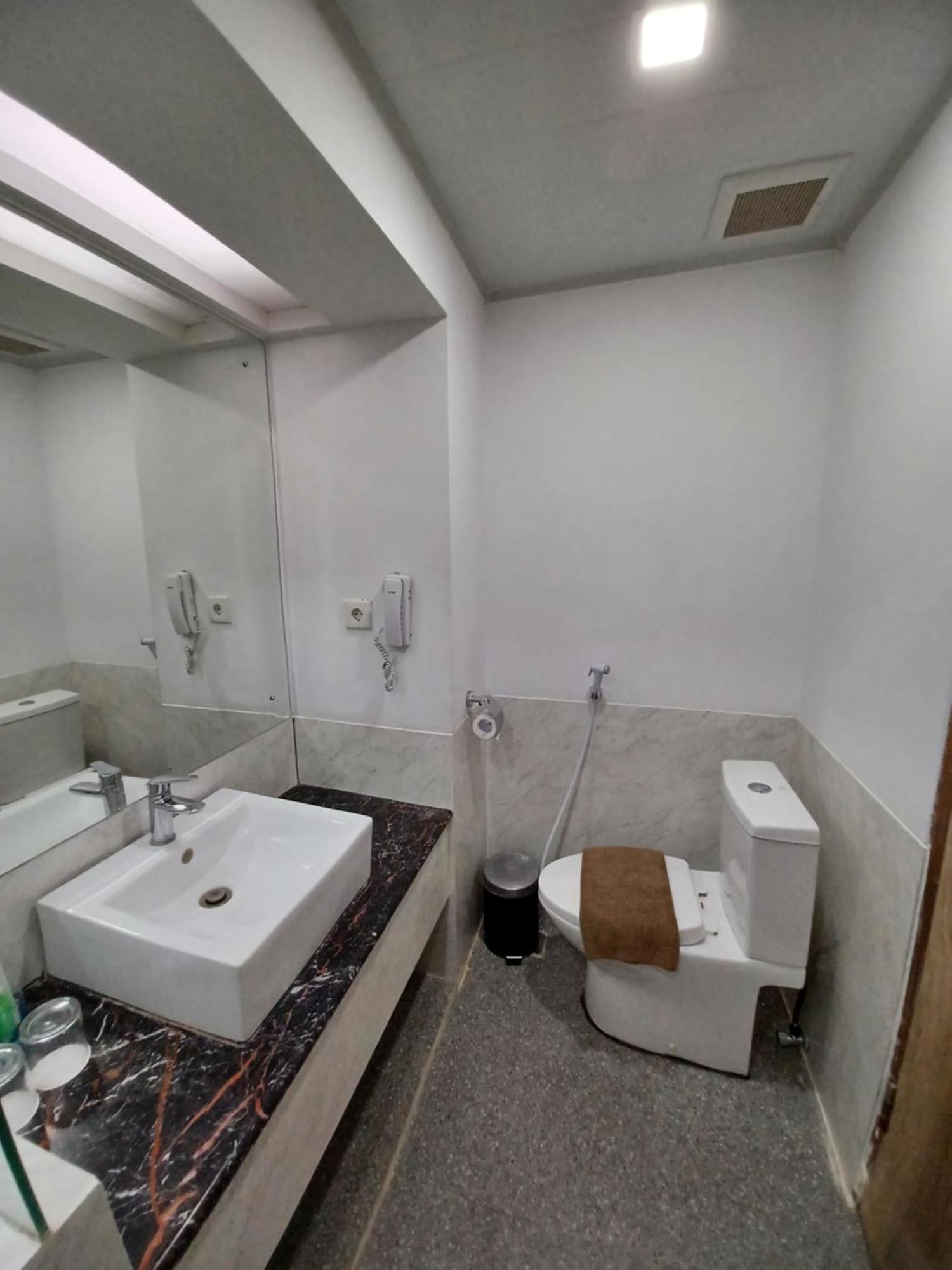 Abadi Hotel Malioboro Yogyakarta By Tritama Hospitality Екстериор снимка
